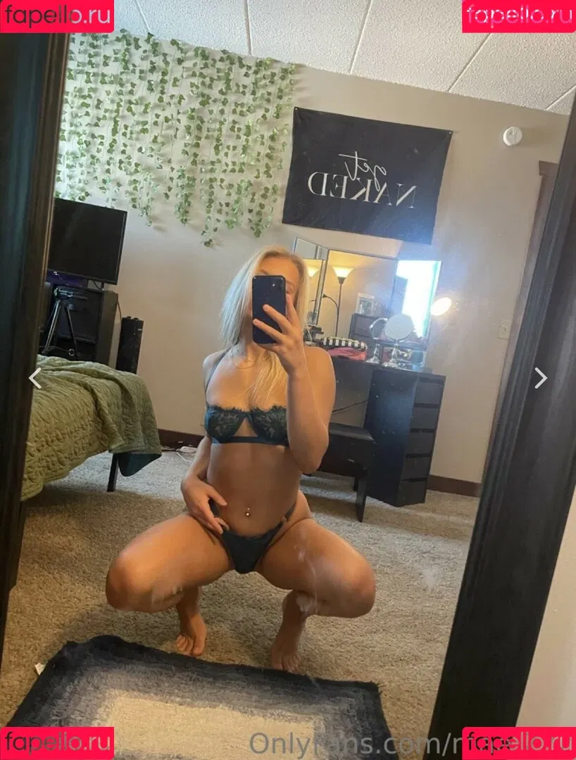 mae.222 Onlyfans Photo Gallery 