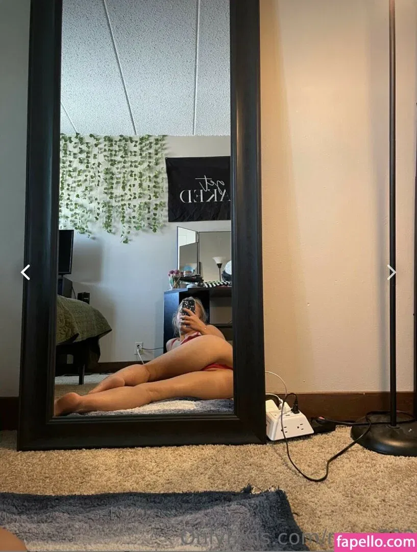 mae.222 Onlyfans Photo Gallery 