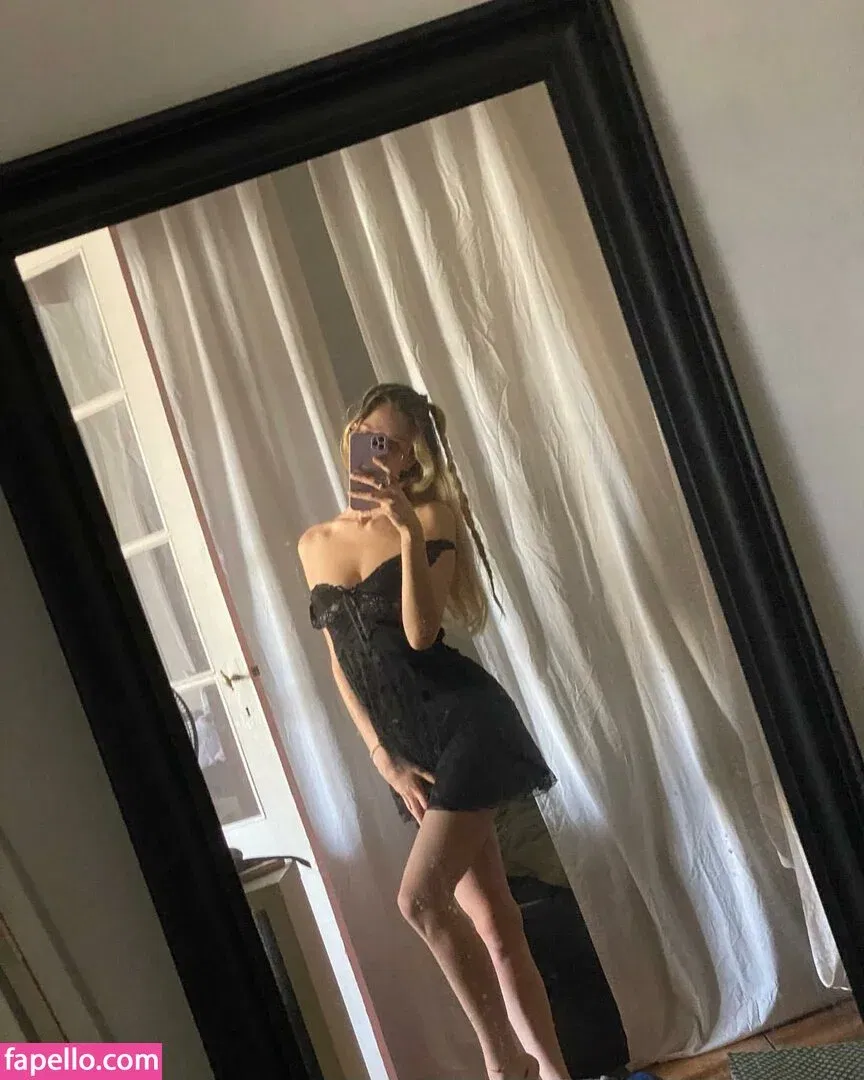 Nina Romane Onlyfans Photo Gallery 