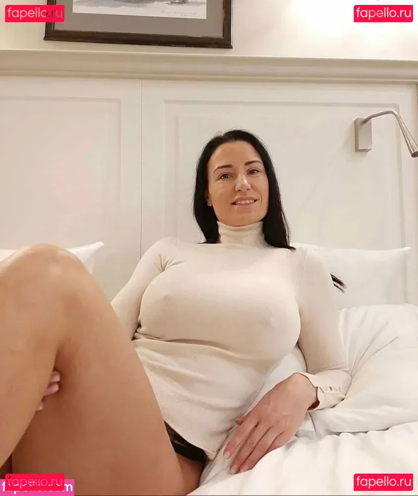 Carol Brooklyn Onlyfans Photo Gallery 