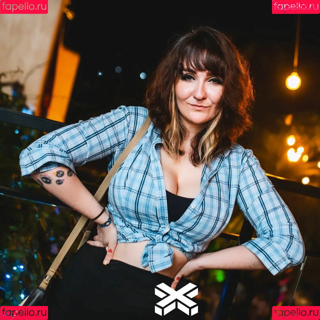 wzuia Onlyfans Photo Gallery 