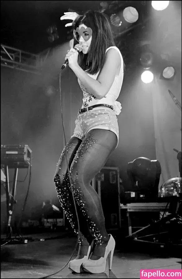 maaryam Onlyfans Photo Gallery 