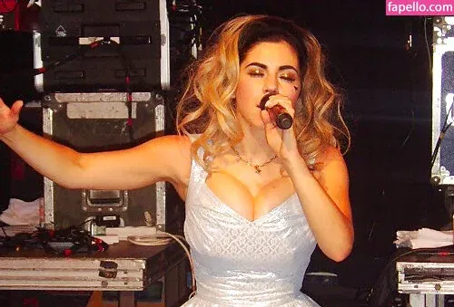 maaryam Onlyfans Photo Gallery 