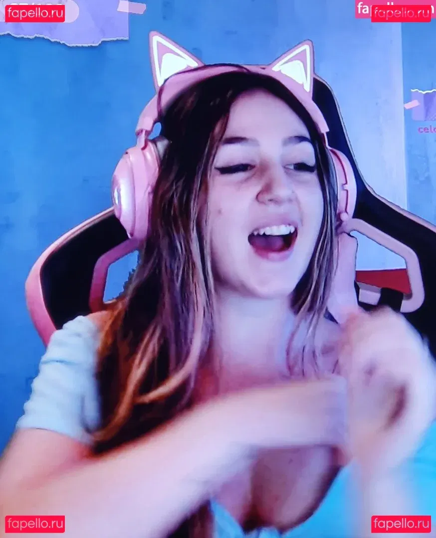 Carolzinha SG Onlyfans Photo Gallery 