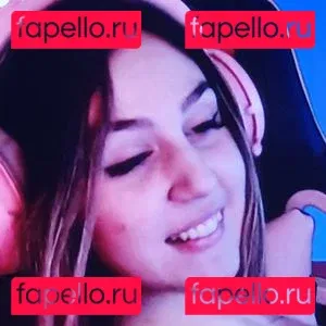 Carolzinha SG Onlyfans Photo Gallery 