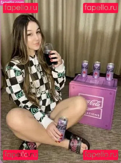 Carolzinha SG Onlyfans Photo Gallery 