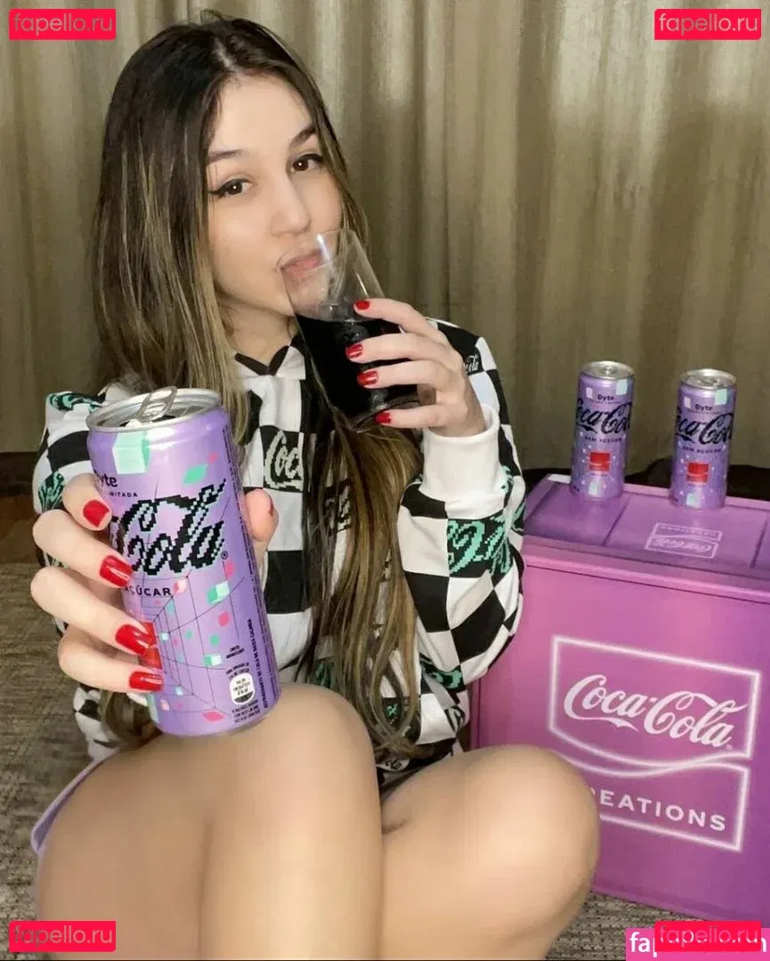 Carolzinha SG Onlyfans Photo Gallery 