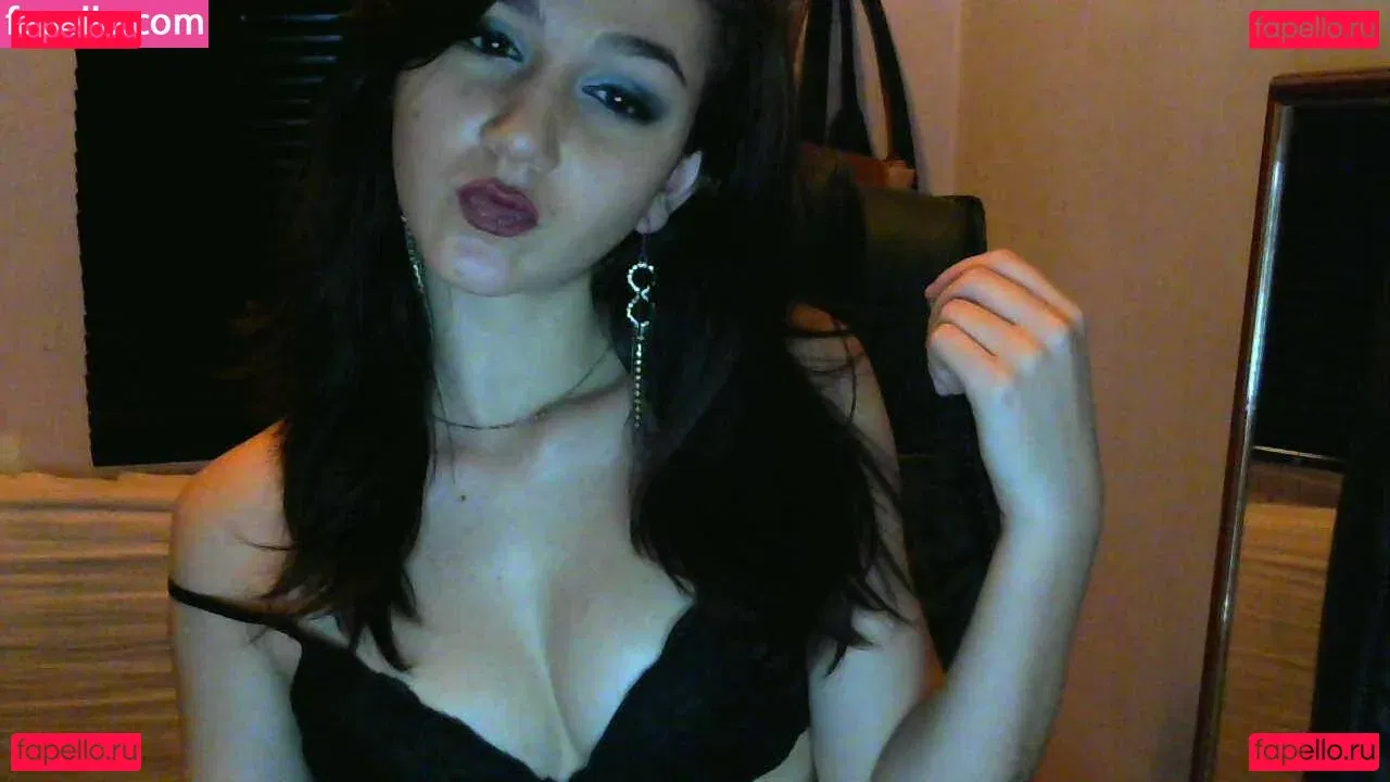 Carolzinha SG Onlyfans Photo Gallery 