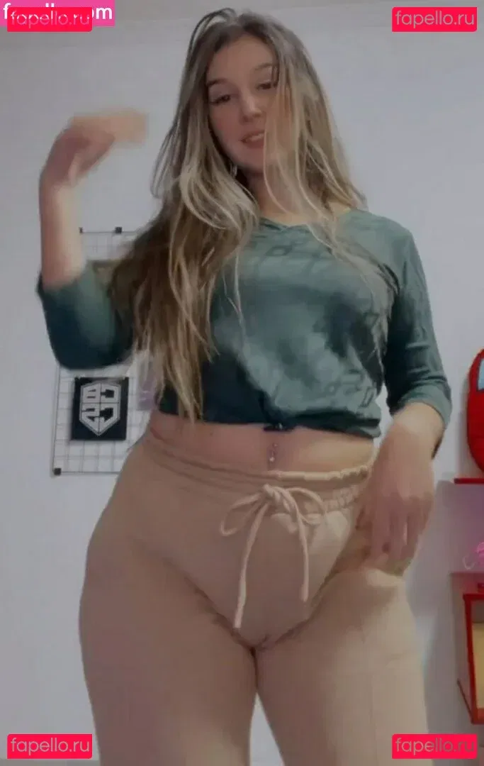 Carolzinha SG Onlyfans Photo Gallery 