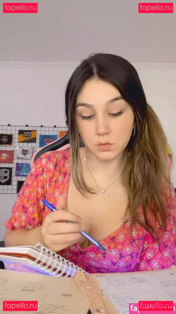 Carolzinha SG Onlyfans Photo Gallery 