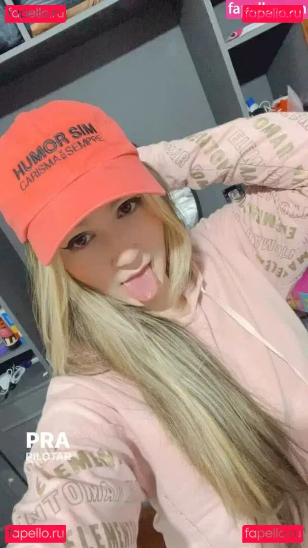 Carolzinha SG Onlyfans Photo Gallery 