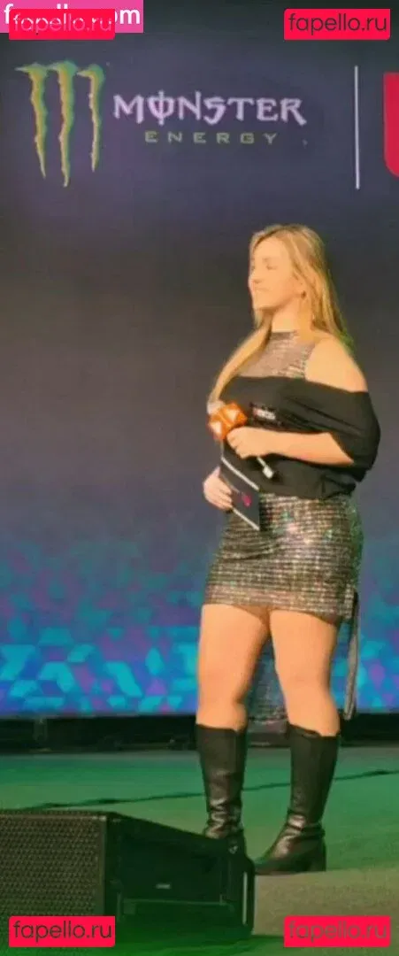 Carolzinha SG Onlyfans Photo Gallery 