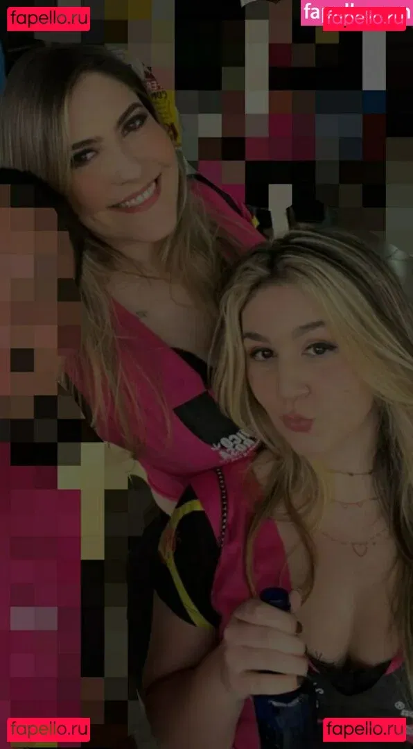 Carolzinha SG Onlyfans Photo Gallery 