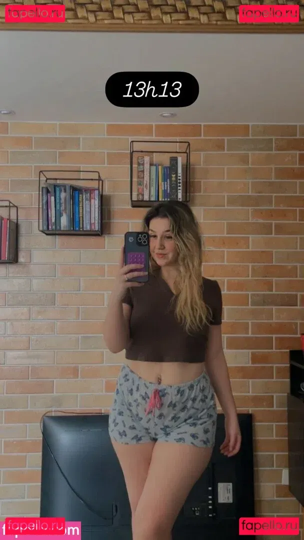 Carolzinha SG Onlyfans Photo Gallery 