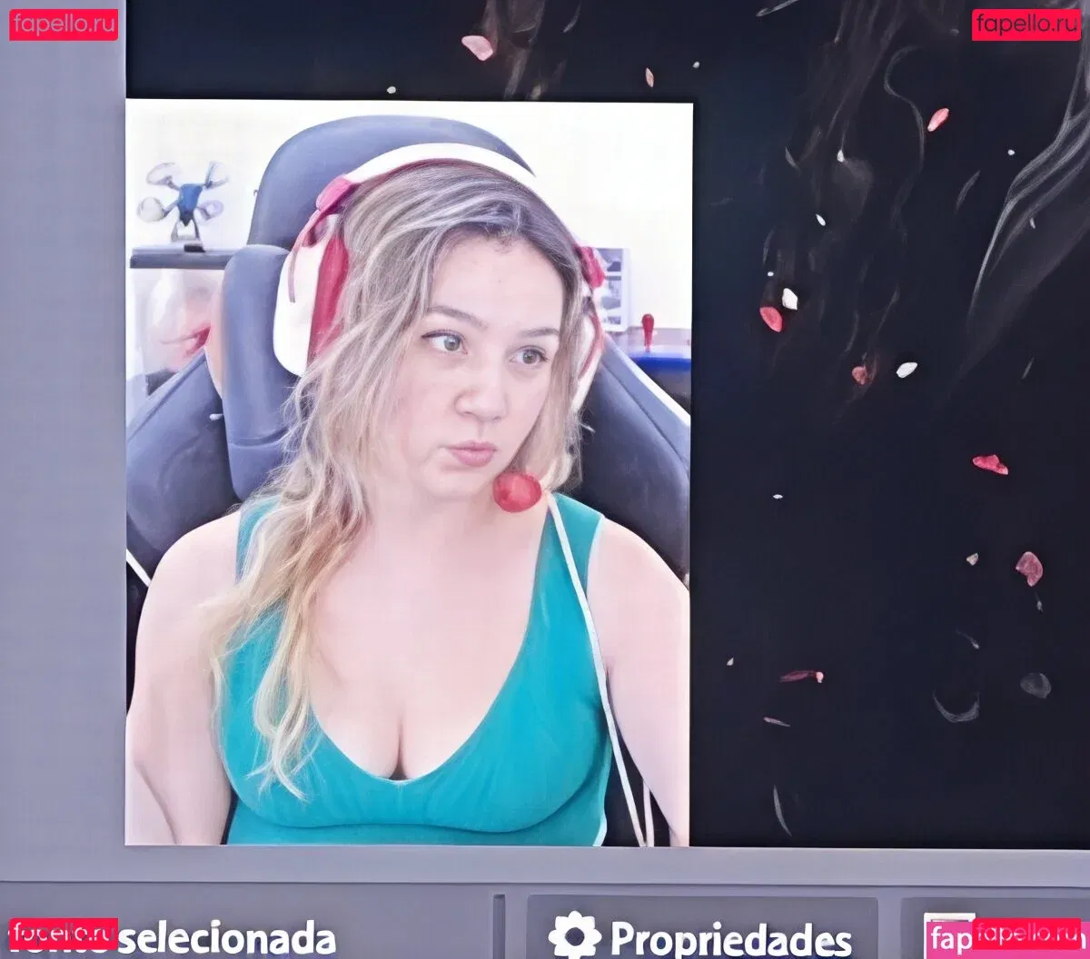 Carolzinha SG Onlyfans Photo Gallery 