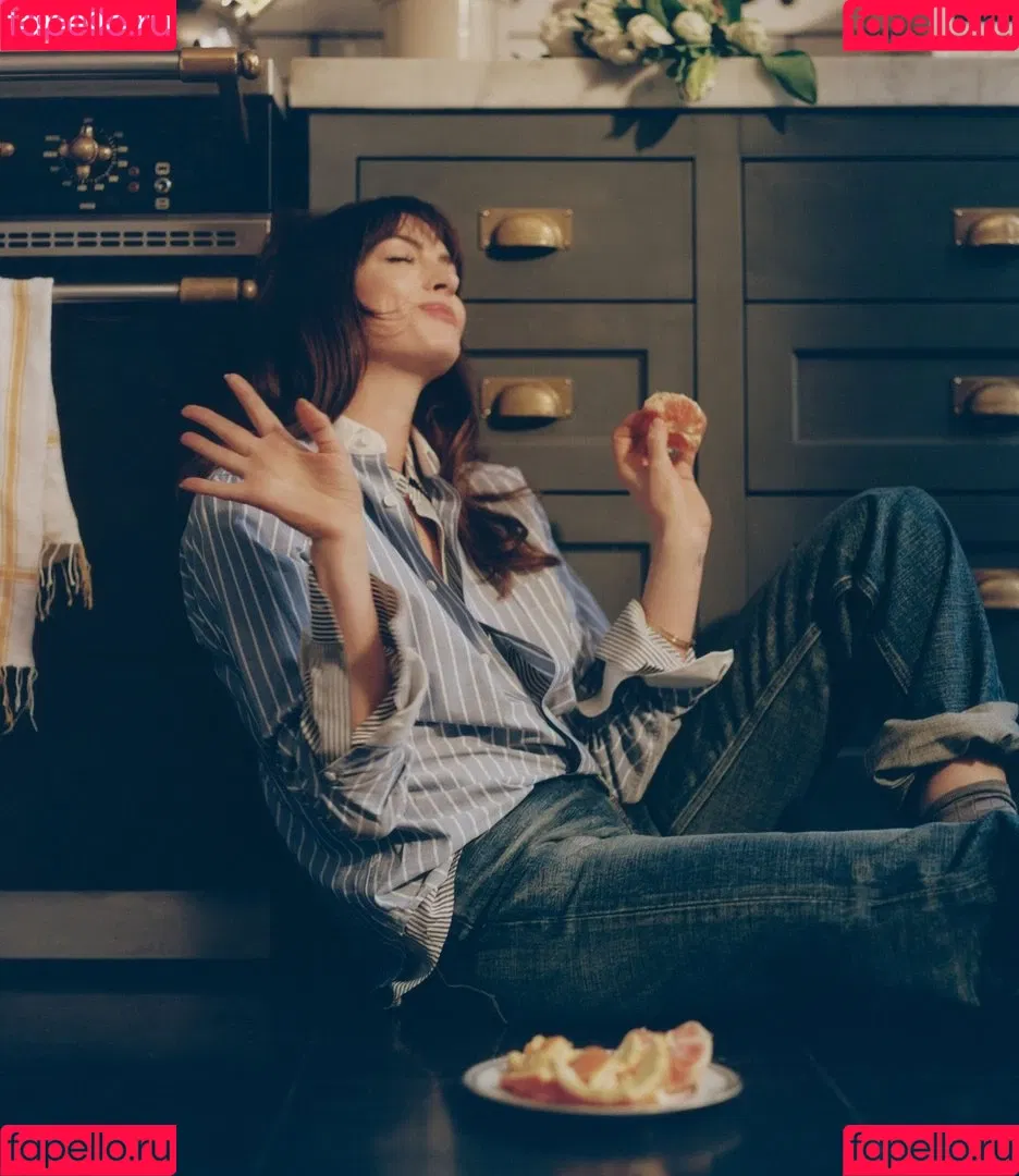 Anne Hathaway Onlyfans Photo Gallery 