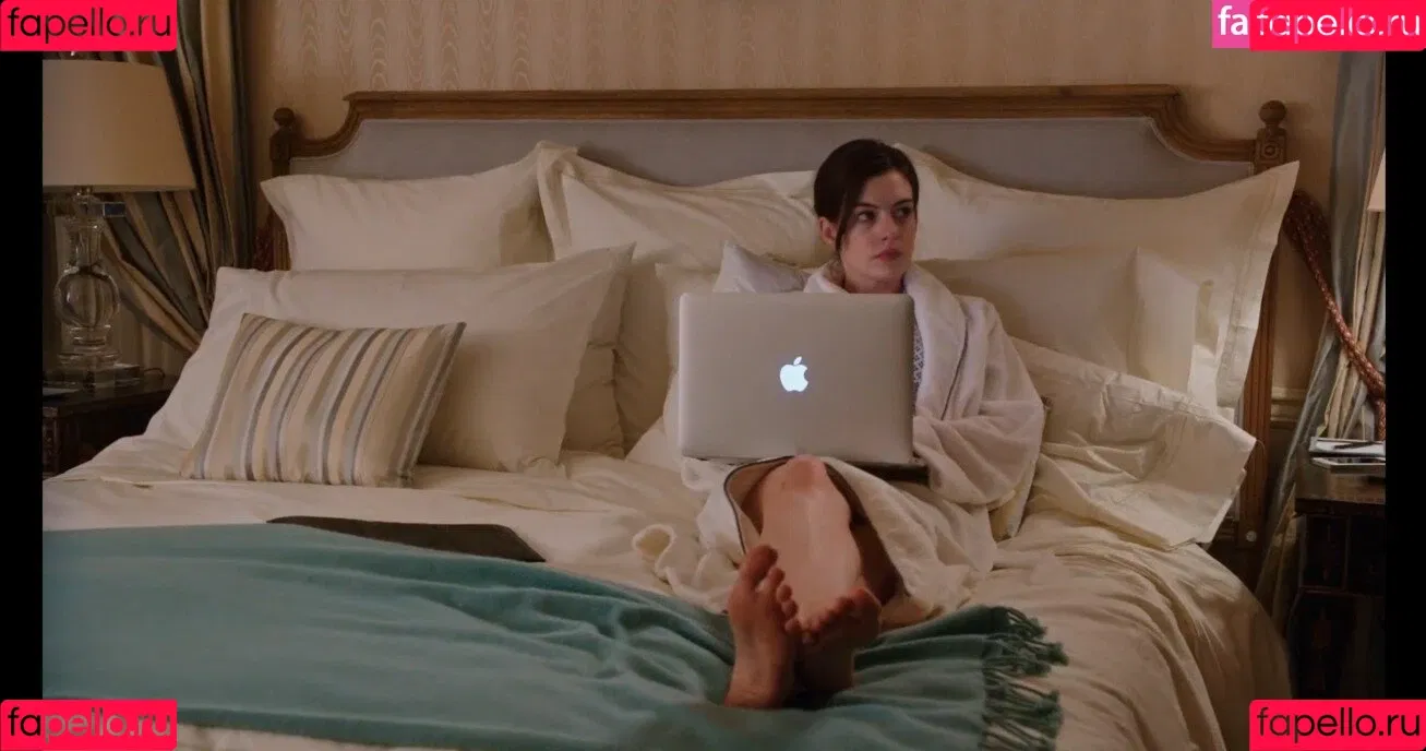 Anne Hathaway Onlyfans Photo Gallery 