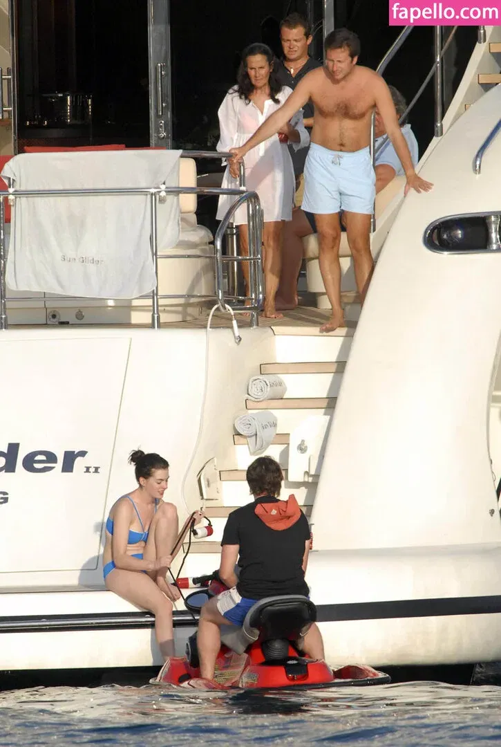 Anne Hathaway Onlyfans Photo Gallery 