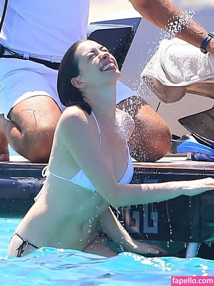 Anne Hathaway Onlyfans Photo Gallery 