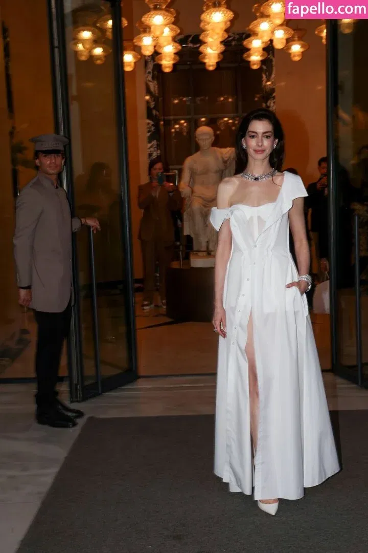 Anne Hathaway Onlyfans Photo Gallery 