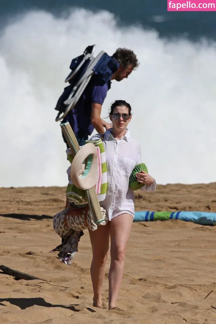 Anne Hathaway Onlyfans Photo Gallery 