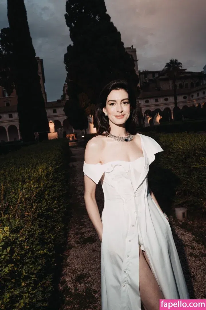 Anne Hathaway Onlyfans Photo Gallery 