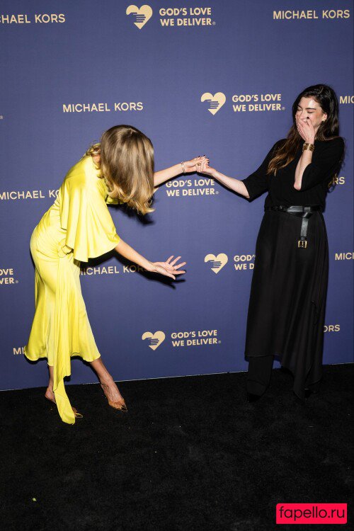 Anne Hathaway Onlyfans Photo Gallery 