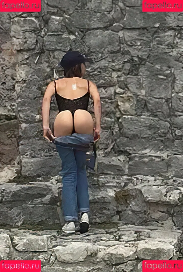 Willa Holland Onlyfans Photo Gallery 