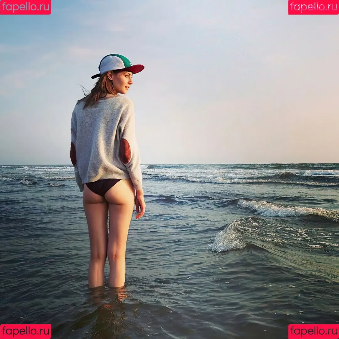 Willa Holland Onlyfans Photo Gallery 