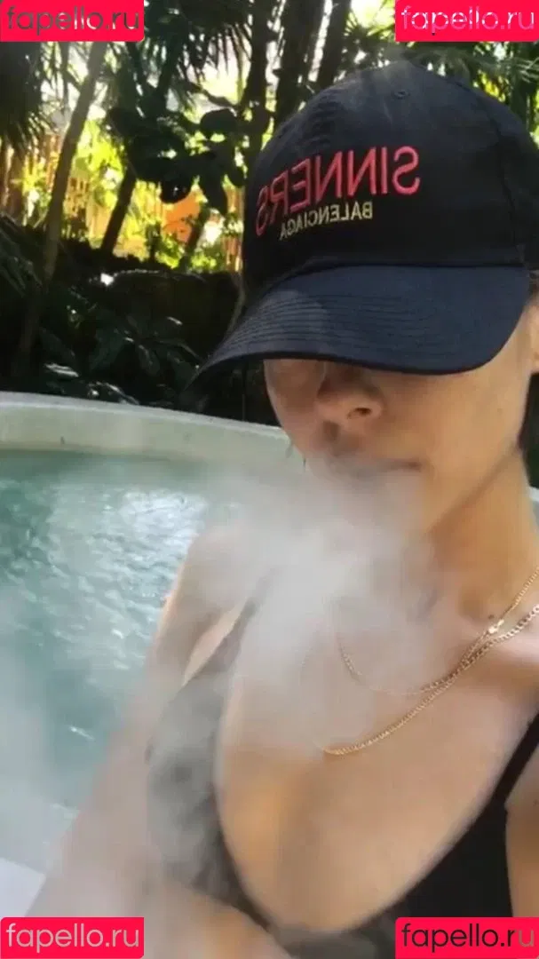 Willa Holland Onlyfans Photo Gallery 