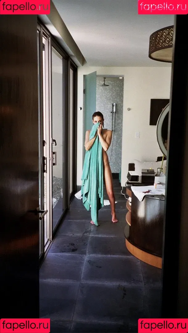 Willa Holland Onlyfans Photo Gallery 
