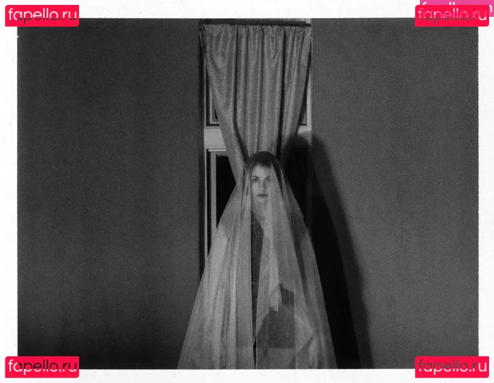 Willa Holland Onlyfans Photo Gallery 