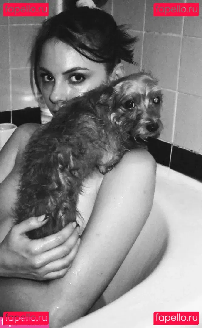 Willa Holland Onlyfans Photo Gallery 