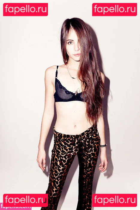 Willa Holland Onlyfans Photo Gallery 