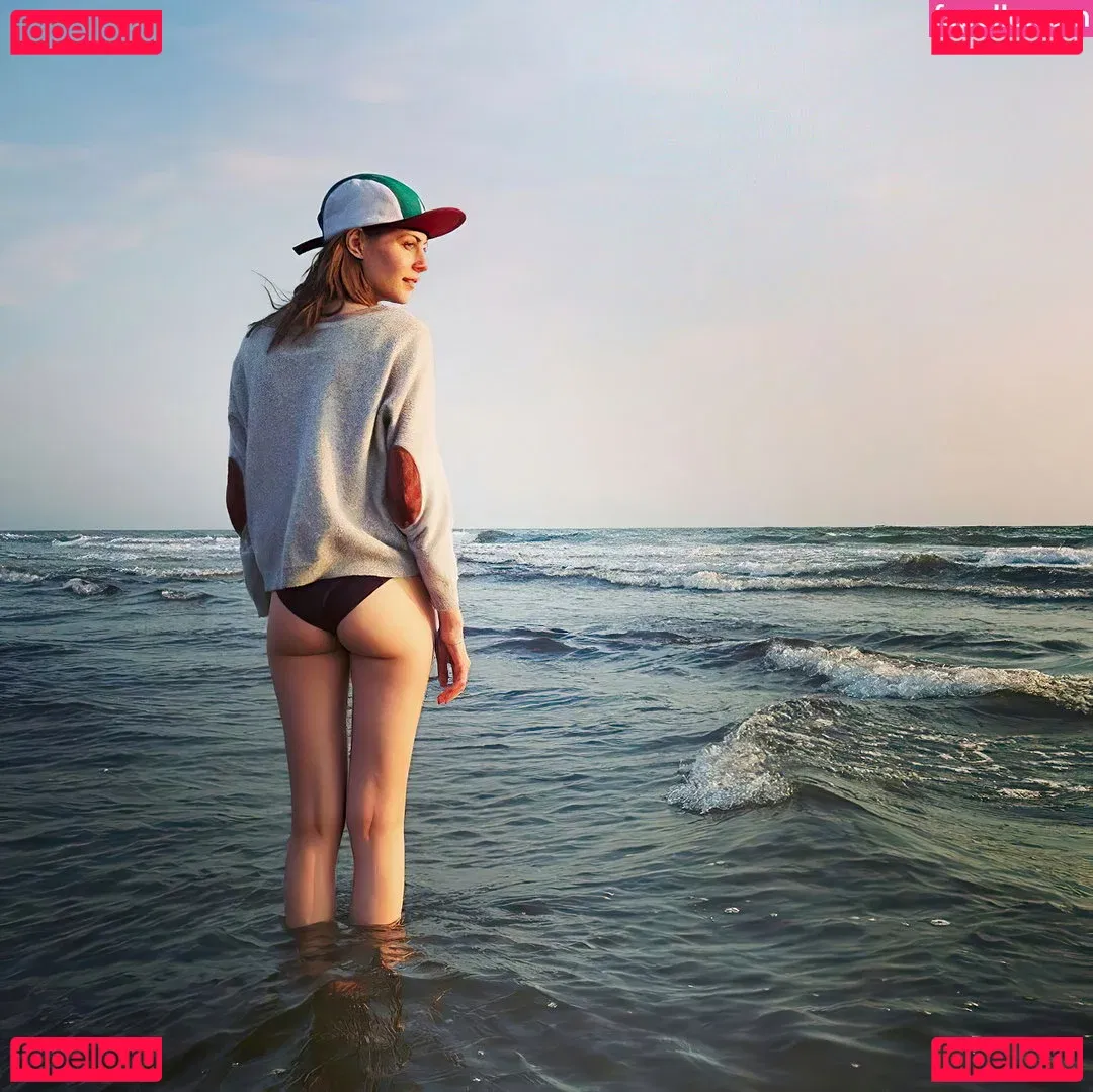 Willa Holland Onlyfans Photo Gallery 