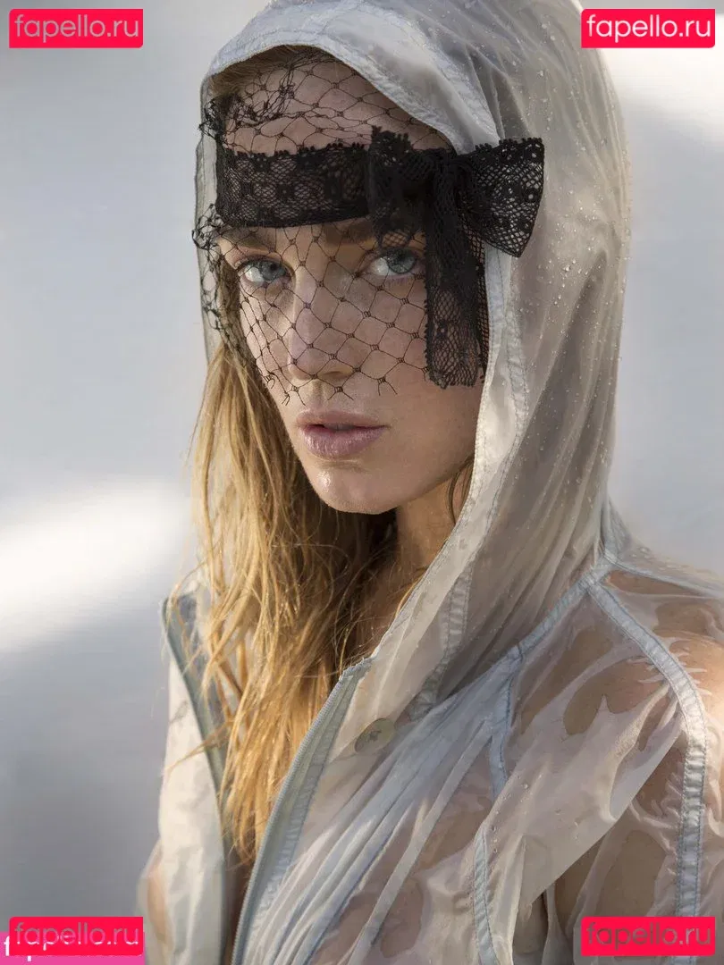 Willa Holland Onlyfans Photo Gallery 