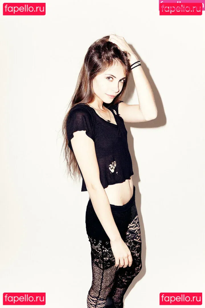 Willa Holland Onlyfans Photo Gallery 