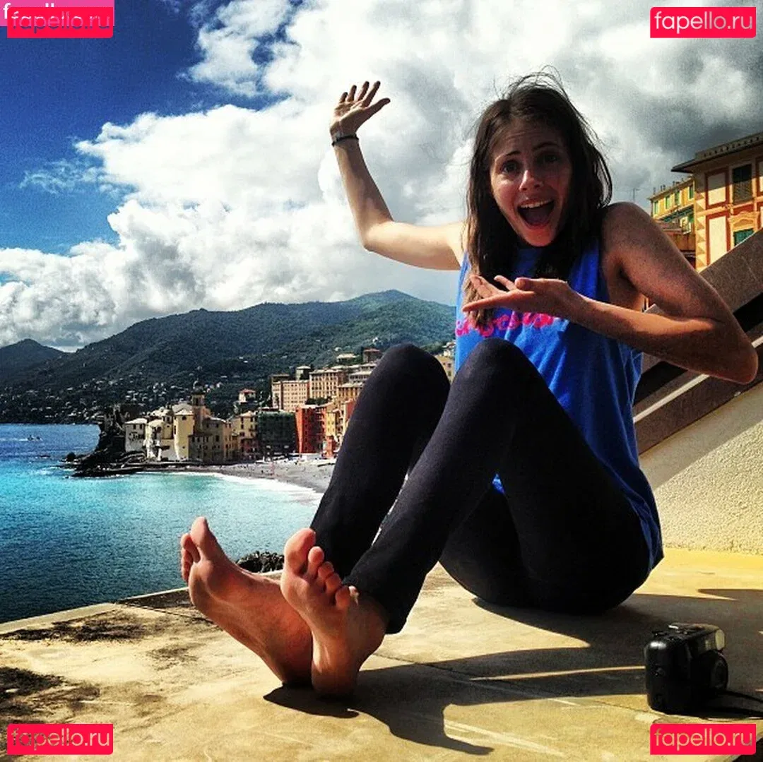 Willa Holland Onlyfans Photo Gallery 