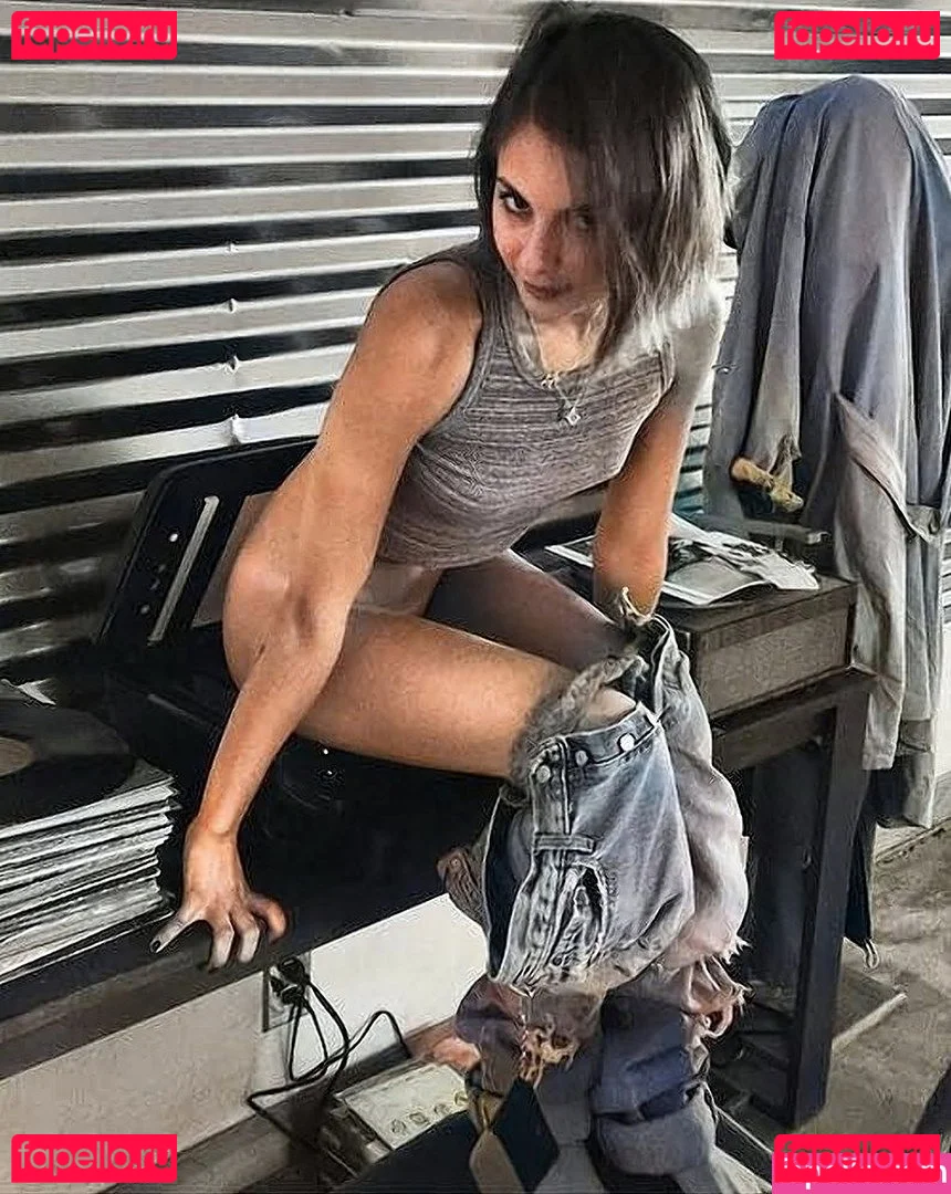 Willa Holland Onlyfans Photo Gallery 