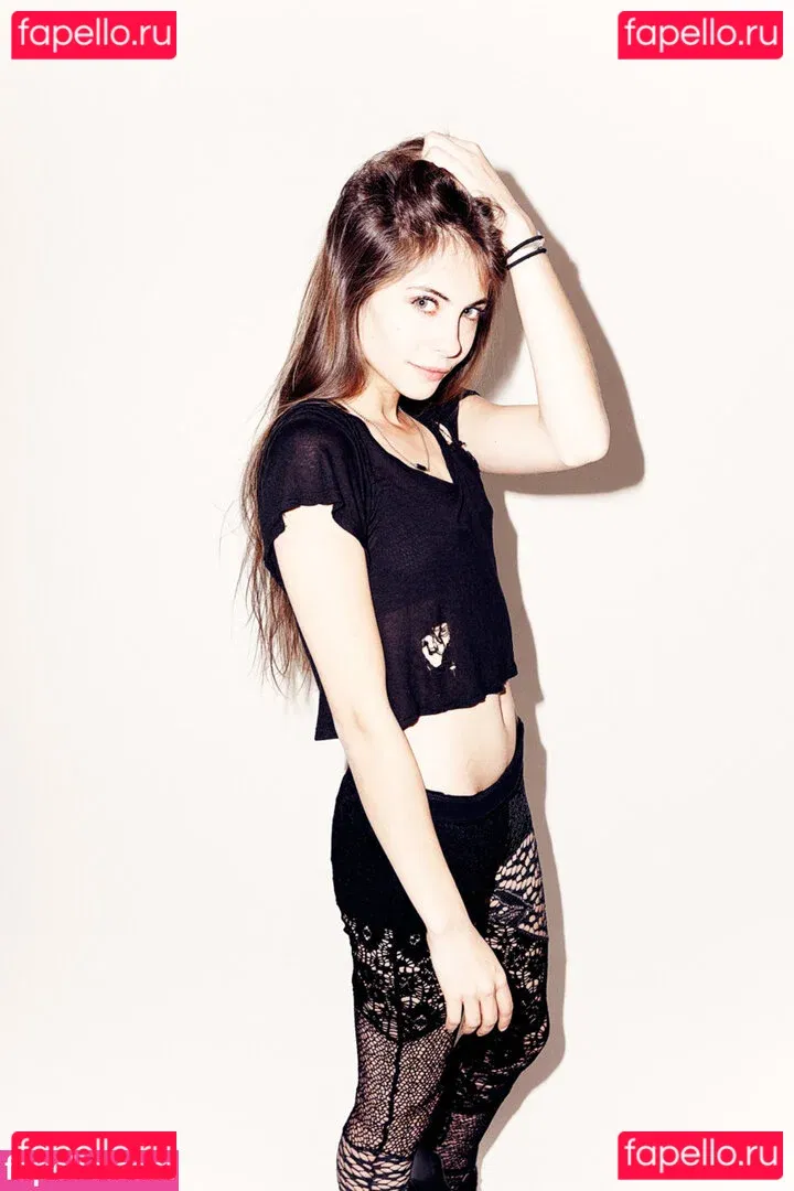 Willa Holland Onlyfans Photo Gallery 