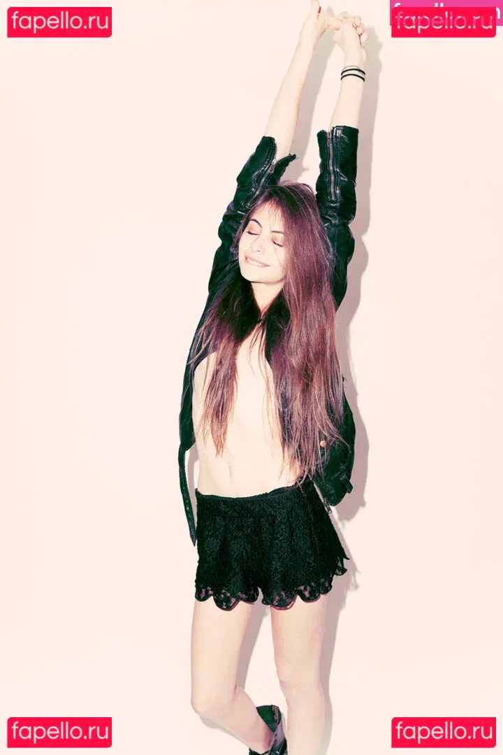 Willa Holland Onlyfans Photo Gallery 