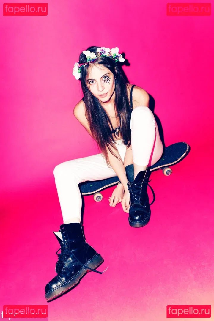 Willa Holland Onlyfans Photo Gallery 