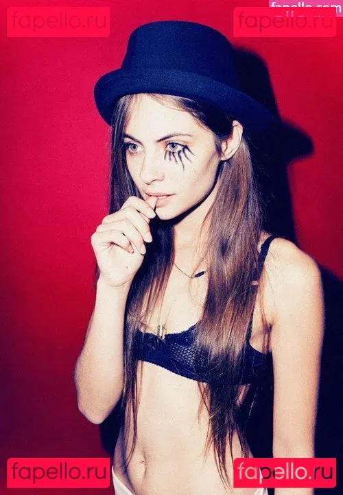 Willa Holland Onlyfans Photo Gallery 