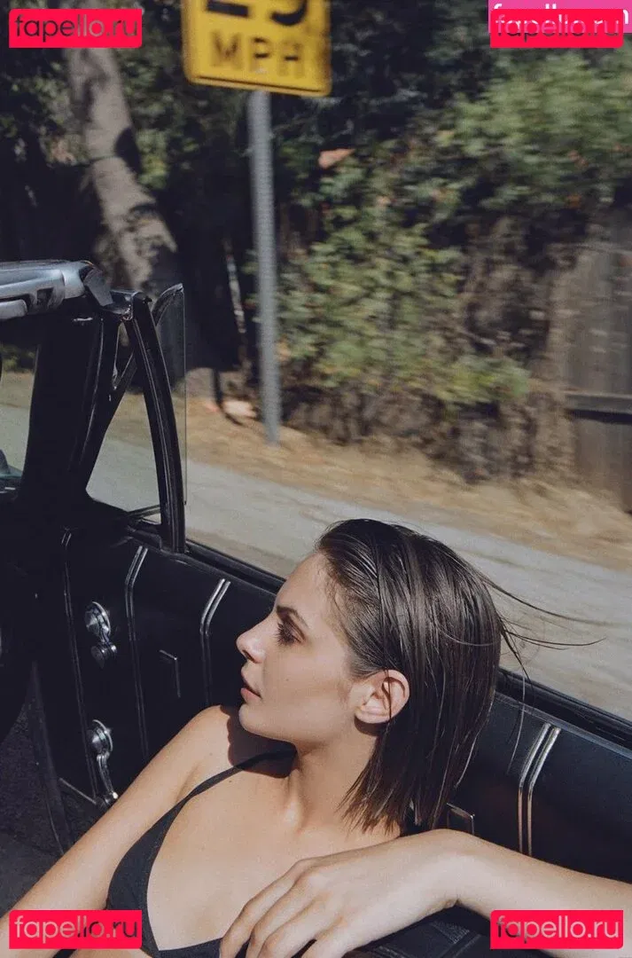 Willa Holland Onlyfans Photo Gallery 