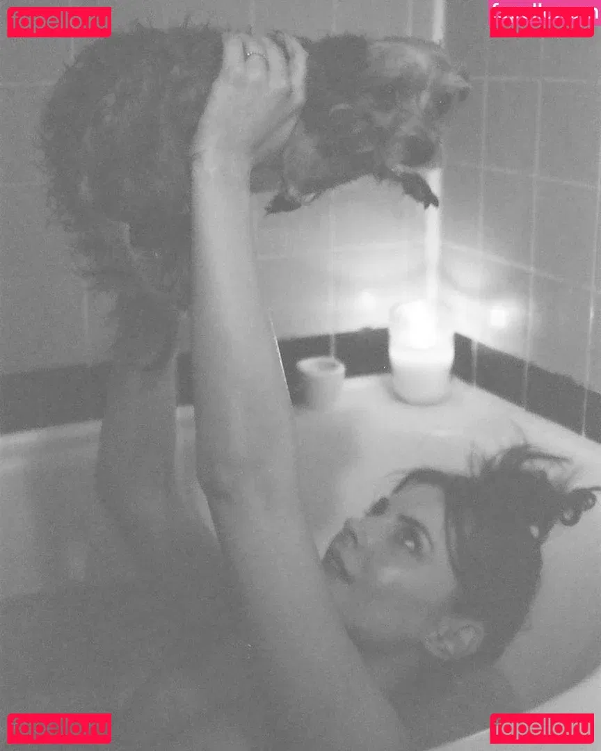 Willa Holland Onlyfans Photo Gallery 