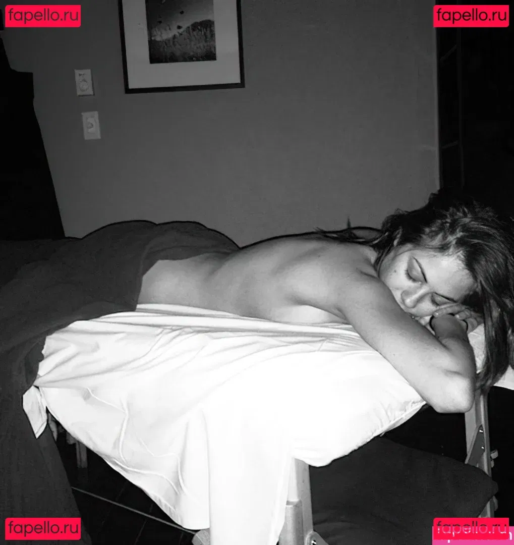 Willa Holland Onlyfans Photo Gallery 