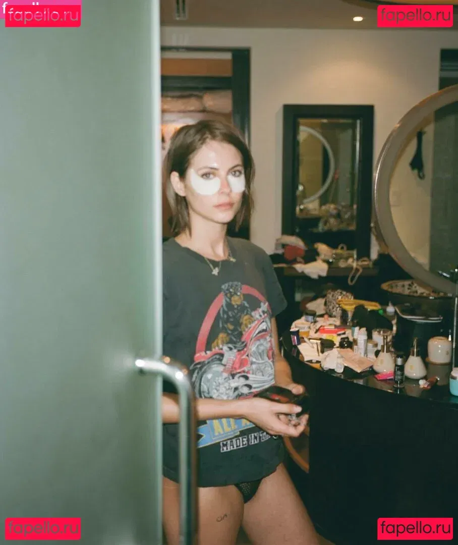 Willa Holland Onlyfans Photo Gallery 