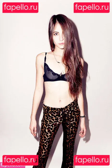 Willa Holland Onlyfans Photo Gallery 