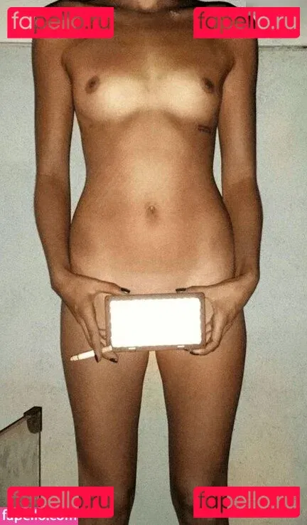 Willa Holland Onlyfans Photo Gallery 