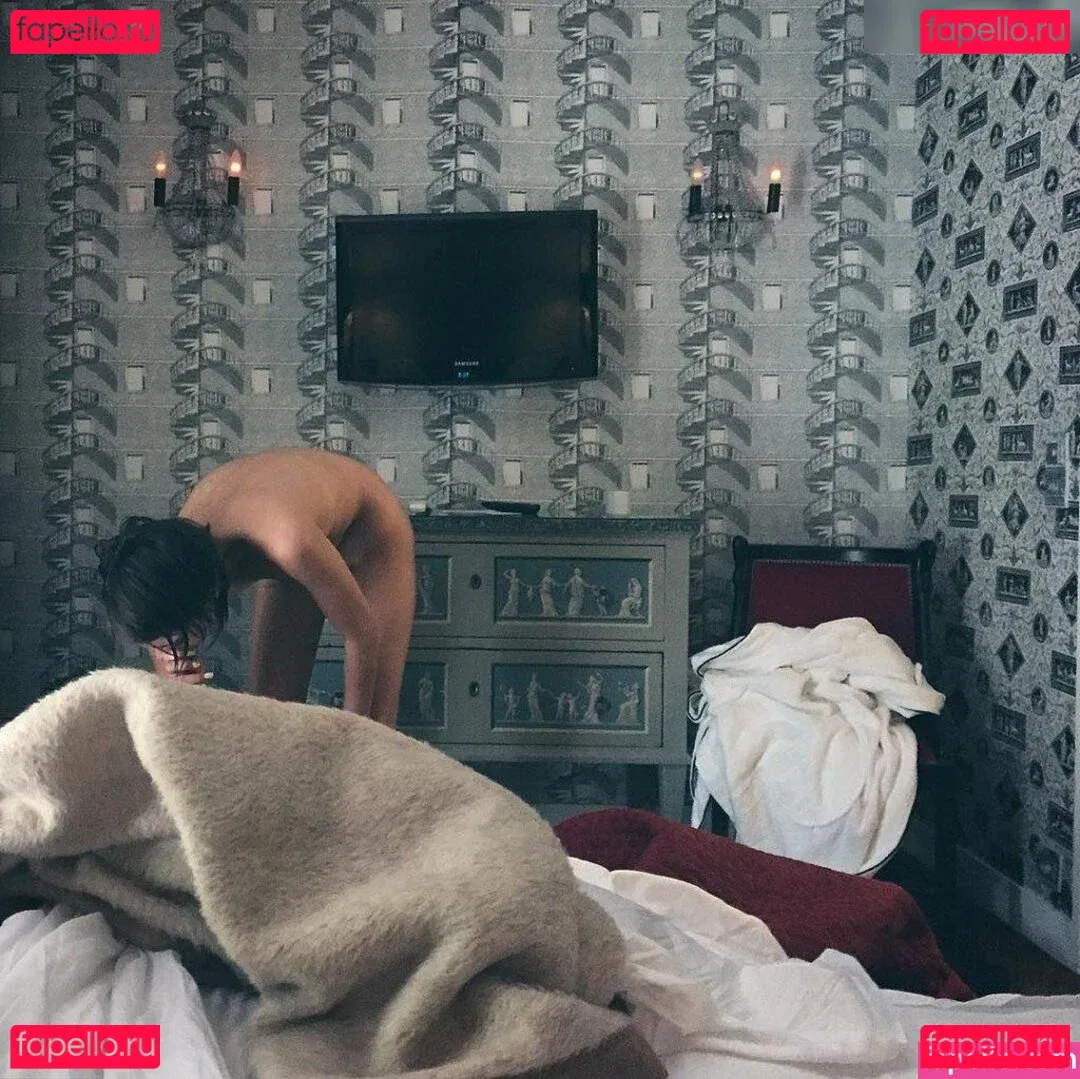 Willa Holland Onlyfans Photo Gallery 